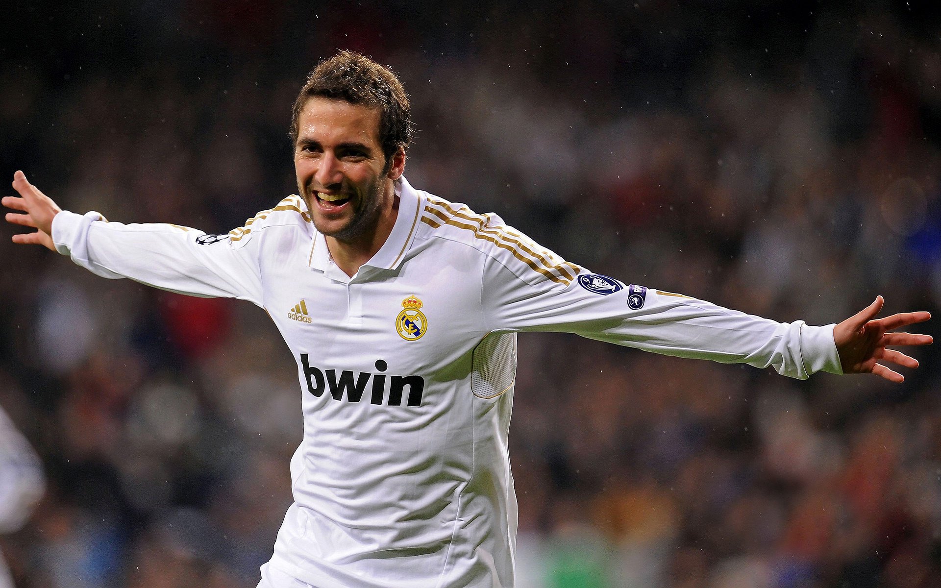 精彩瞬间告别遗憾，亚洲足球赛事继续燃烧着激情，亚洲的足球赛事