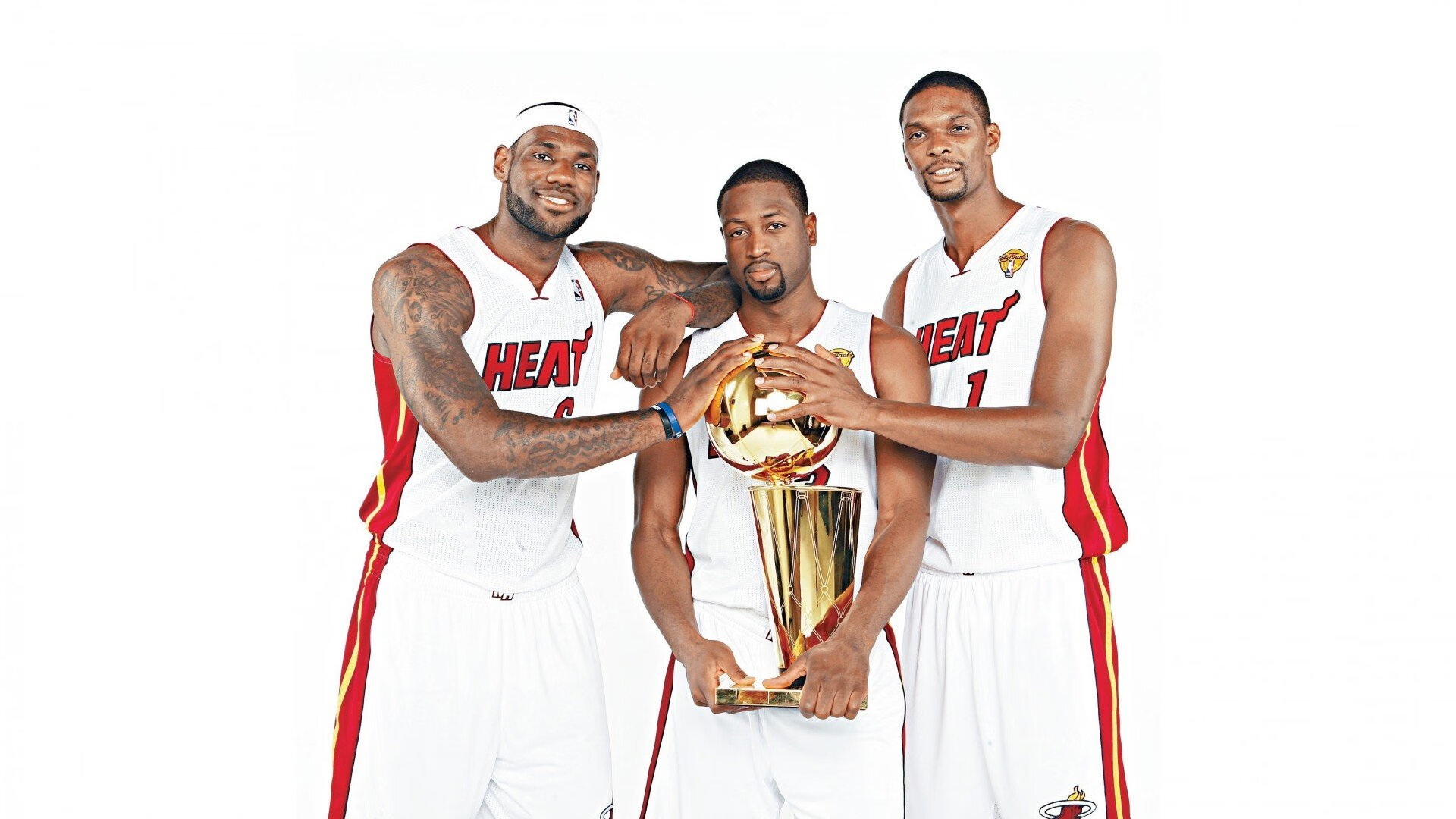 中国足球青少年训练装备采购计划启动,全国青少年足球训练营